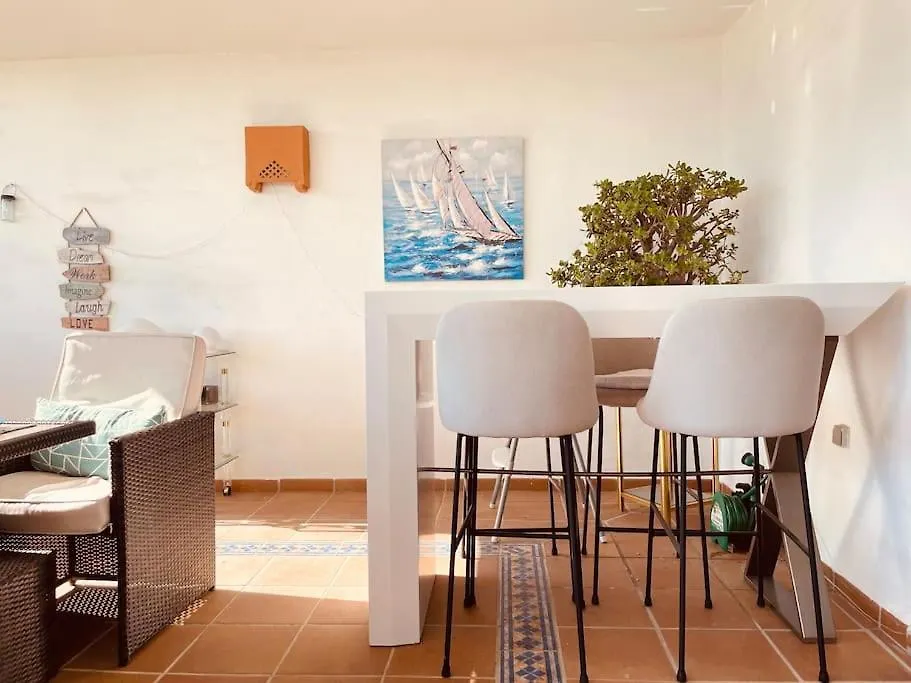 Blue Palm Apartment אסטפונה