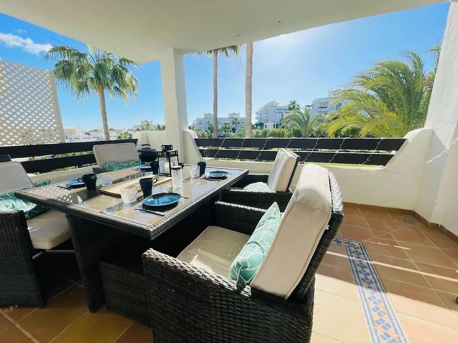 Blue Palm Apartment אסטפונה